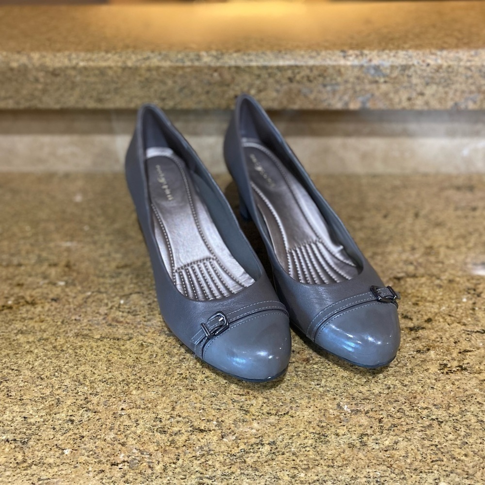 Easy Spirit Grey 3” Pumps with Buckle Embellishment. Sz 9.5W Perfect condition.